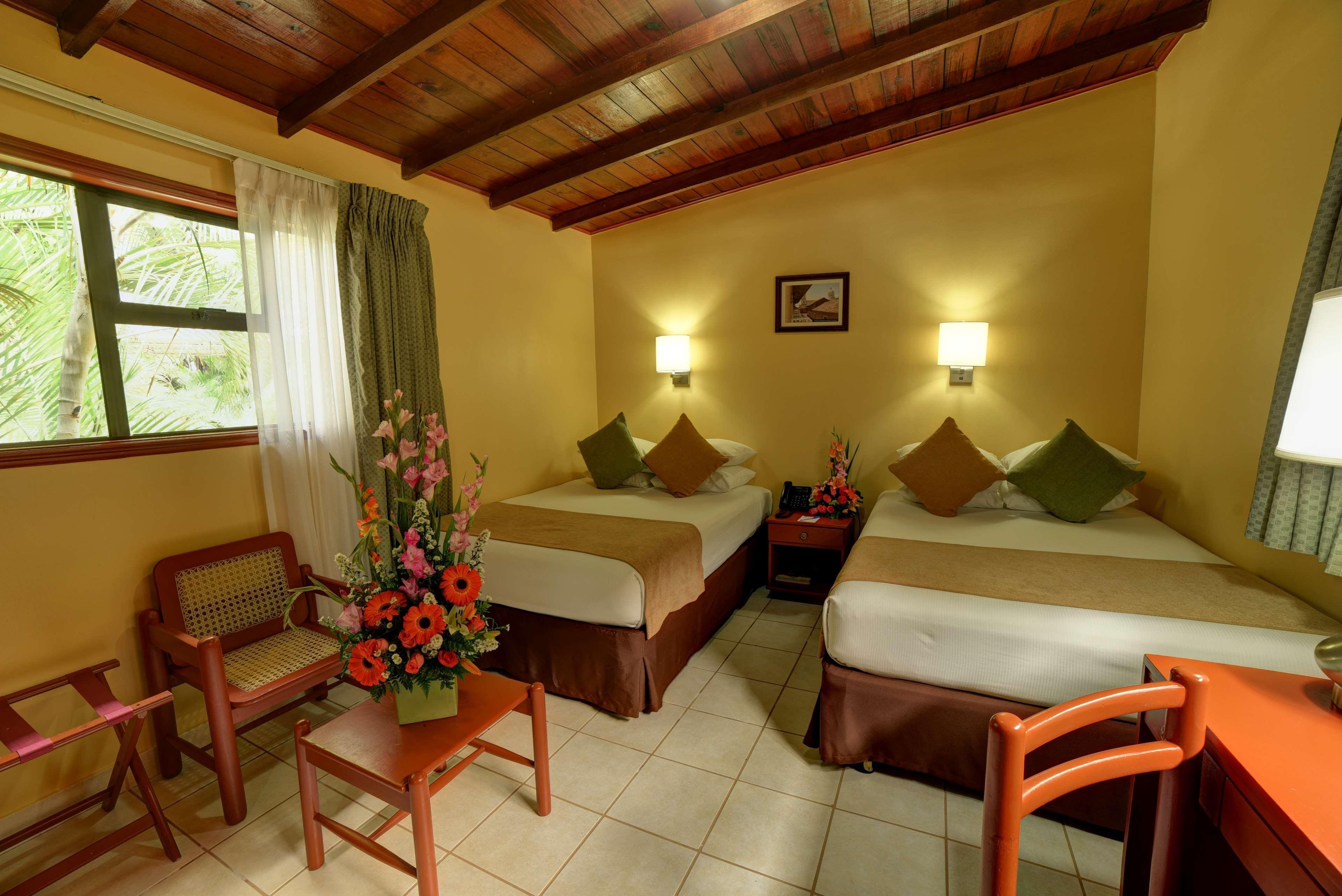 Hotel Western Mercedes Airport 4*