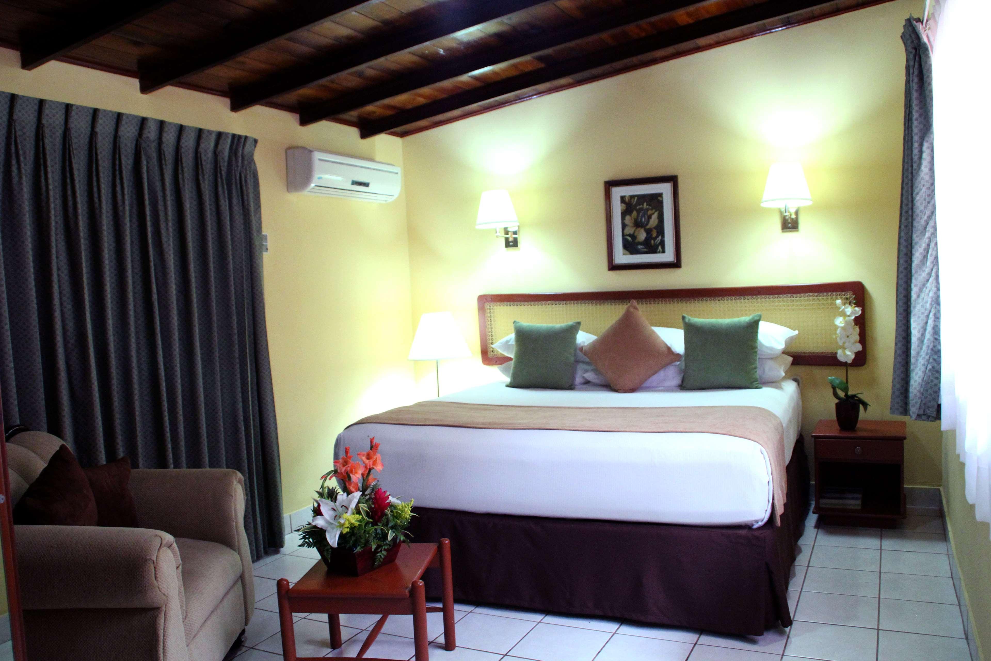 Western Mercedes Airport 4*