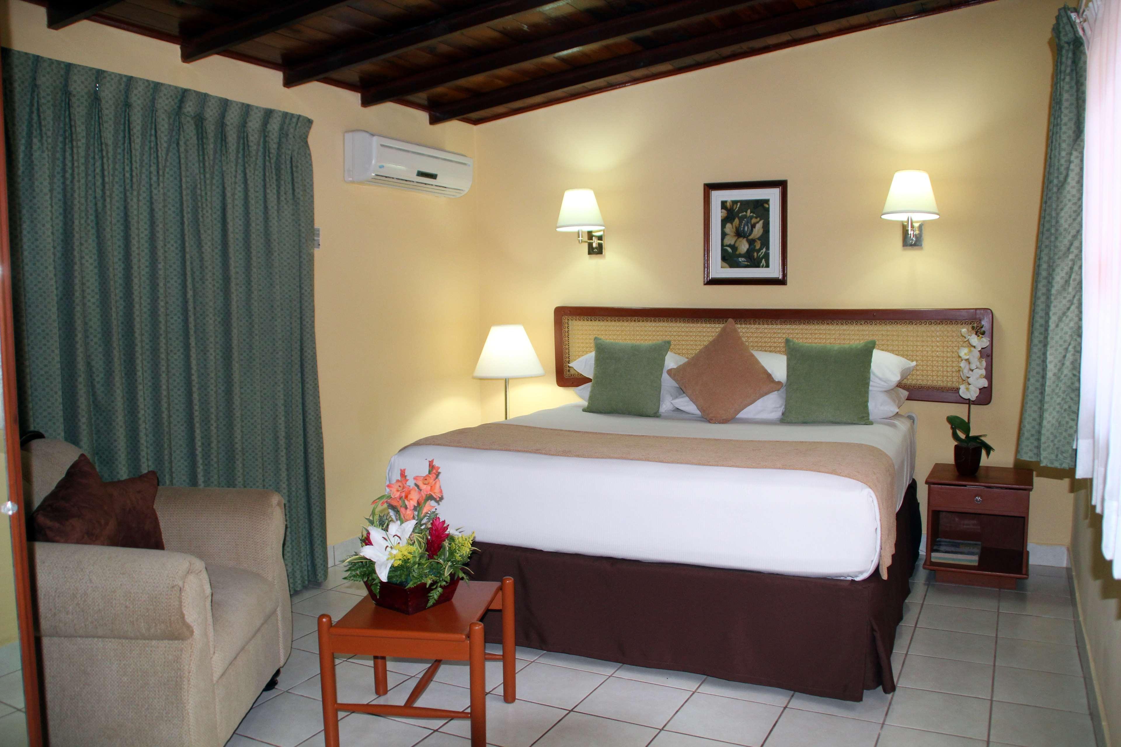 Hotel Western Mercedes Airport 4*