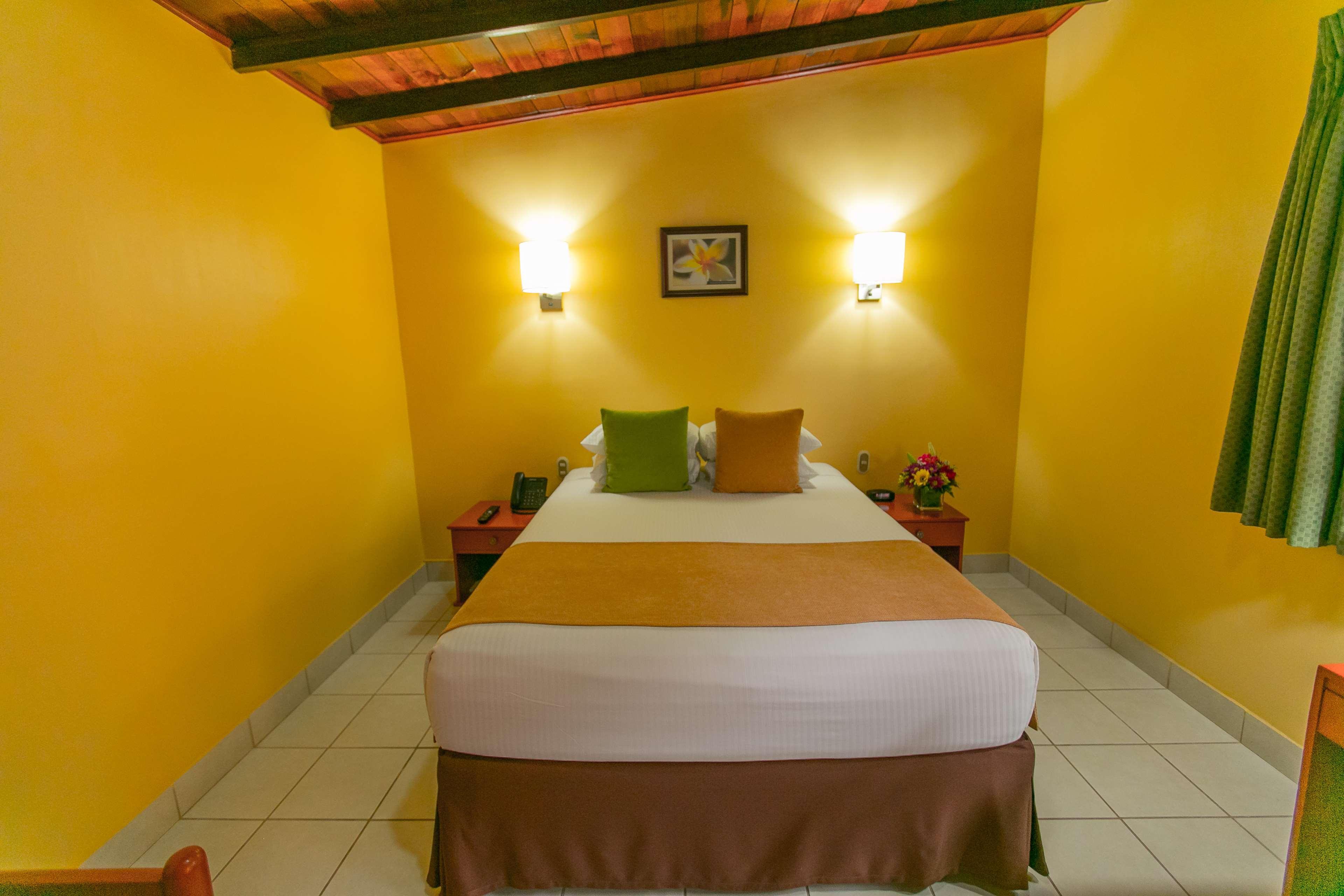 Western Mercedes Airport Hotel 4*