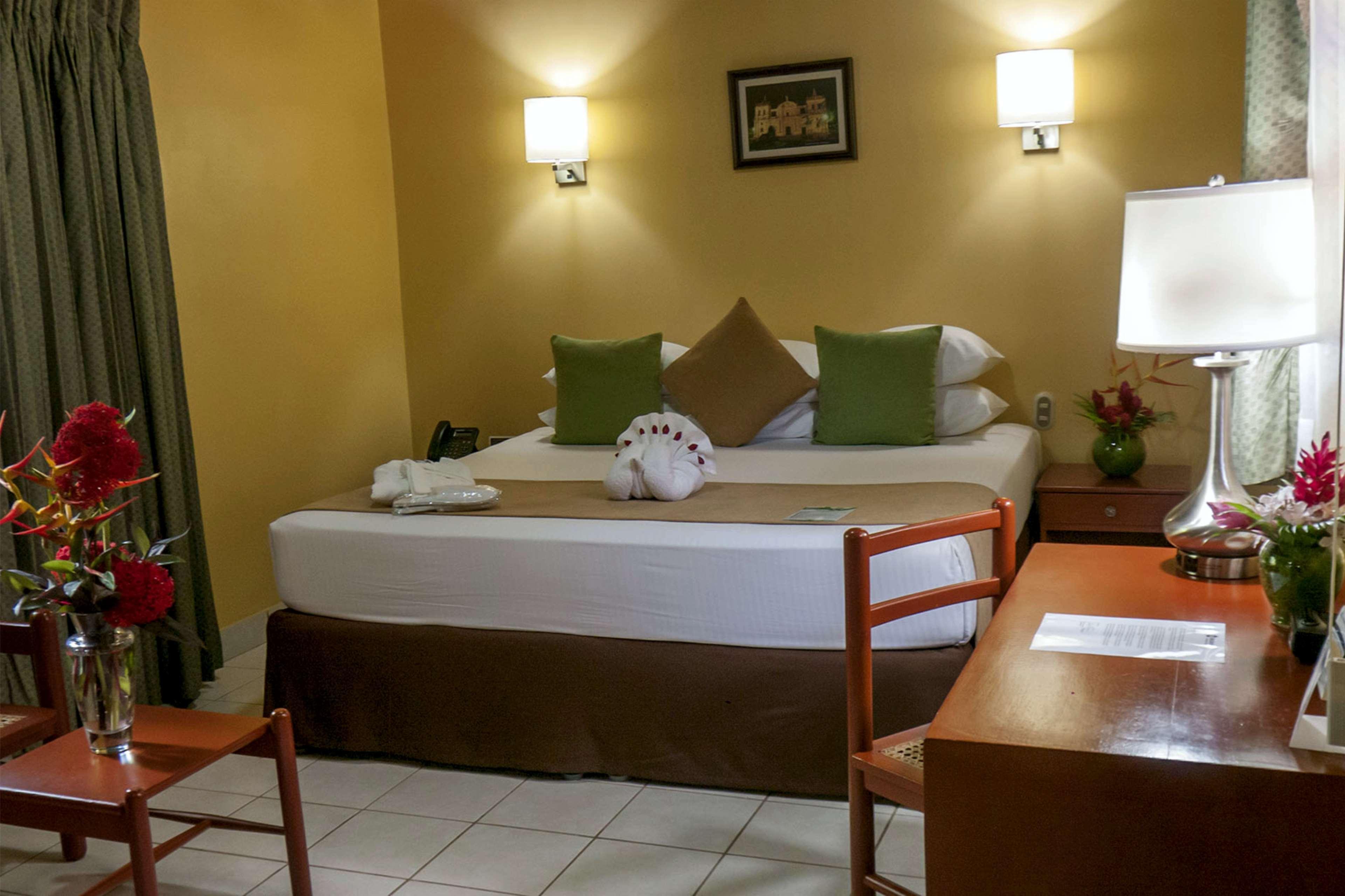 Western Mercedes Airport 4*