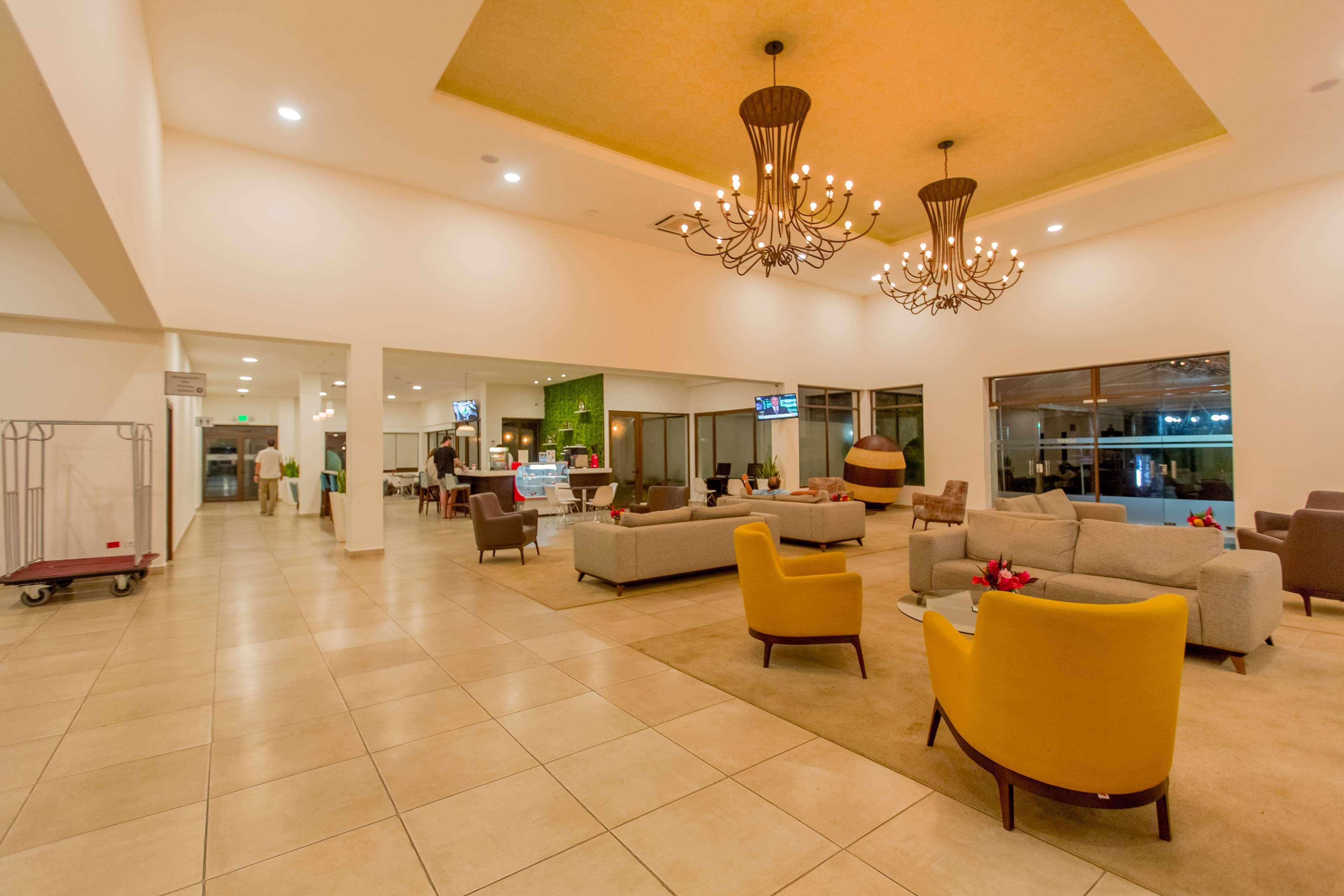 Western Mercedes Airport 4*
