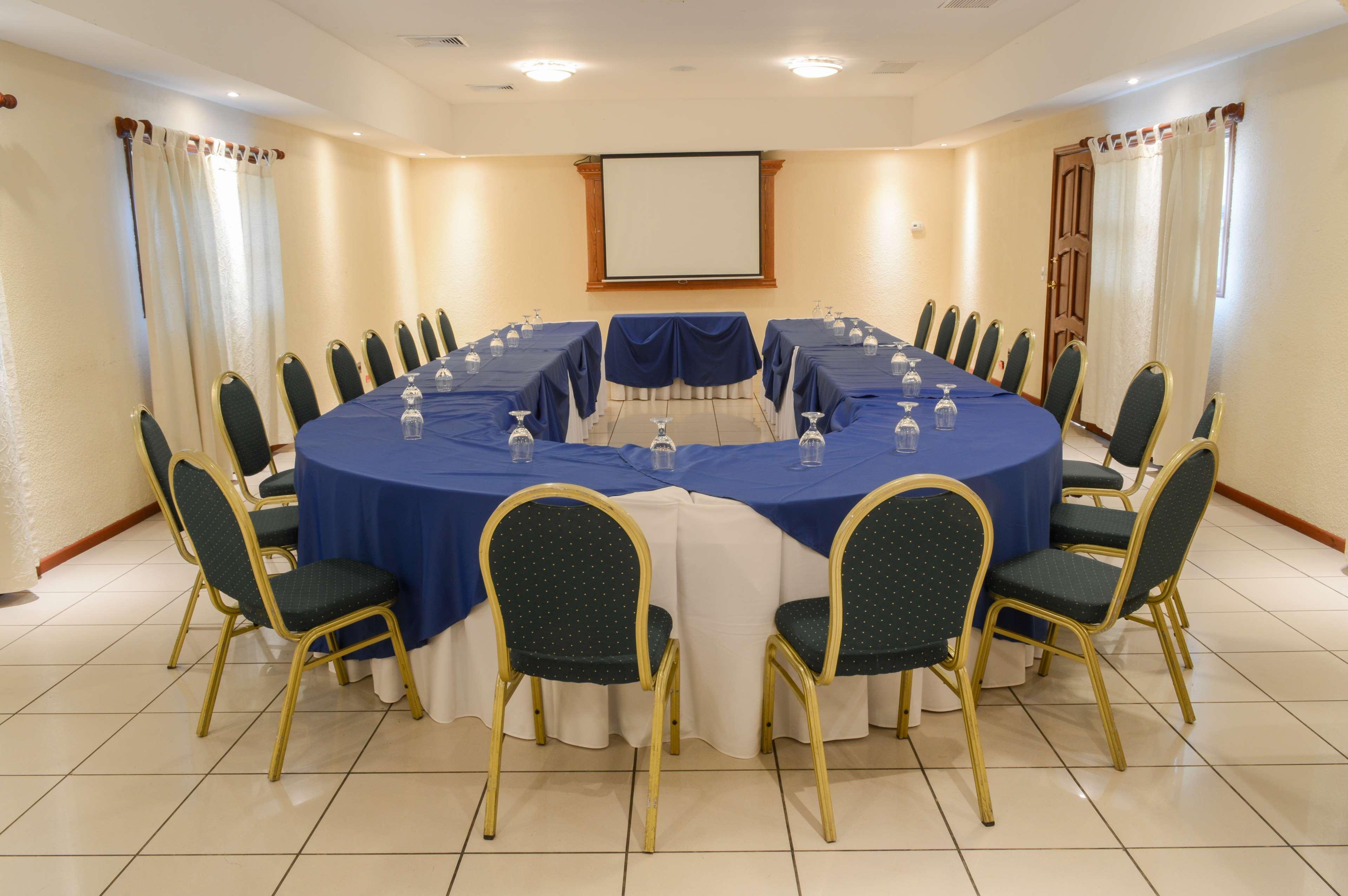 Hotel Western Mercedes Airport 4*