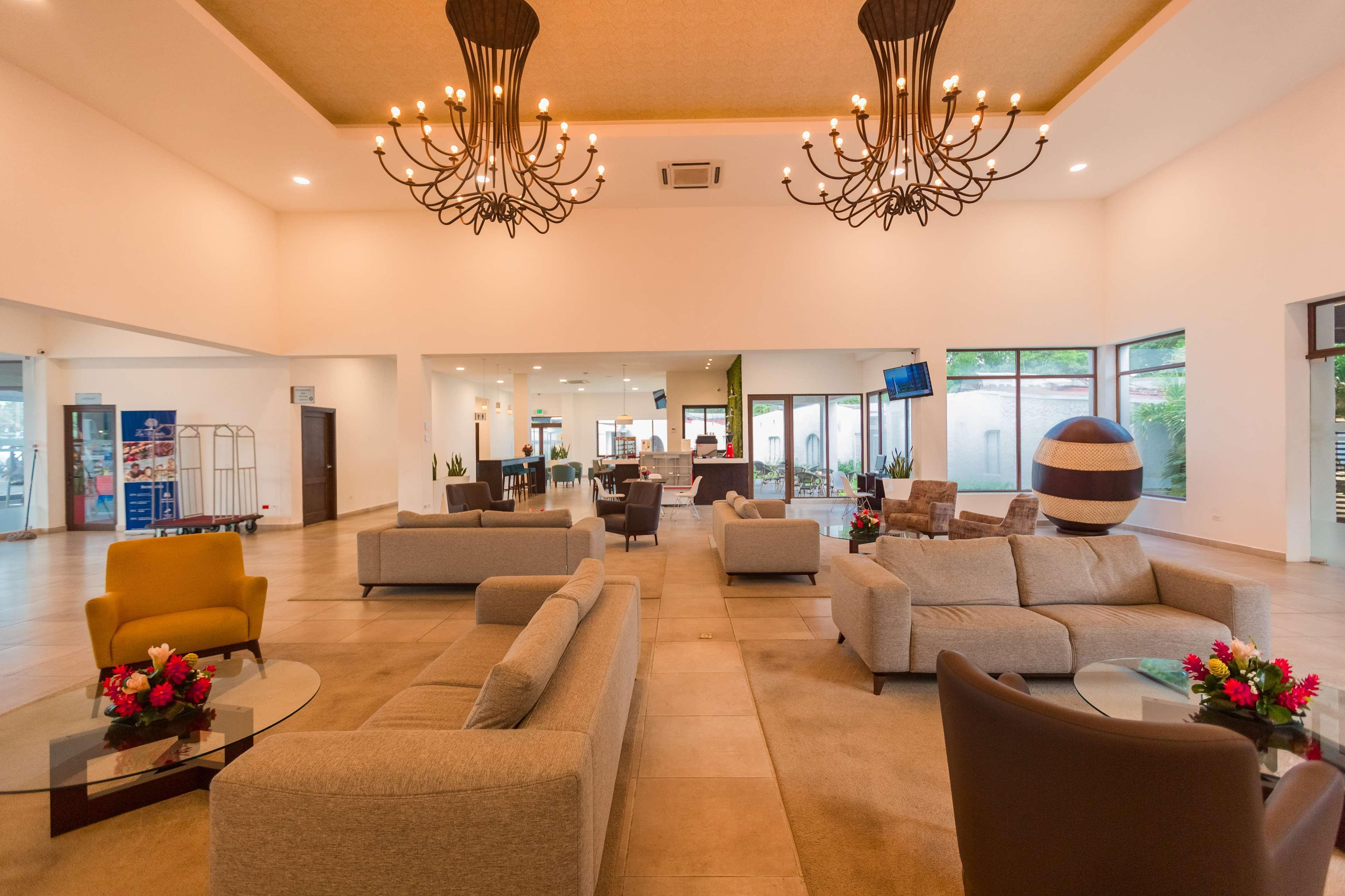Western Mercedes Airport 4*