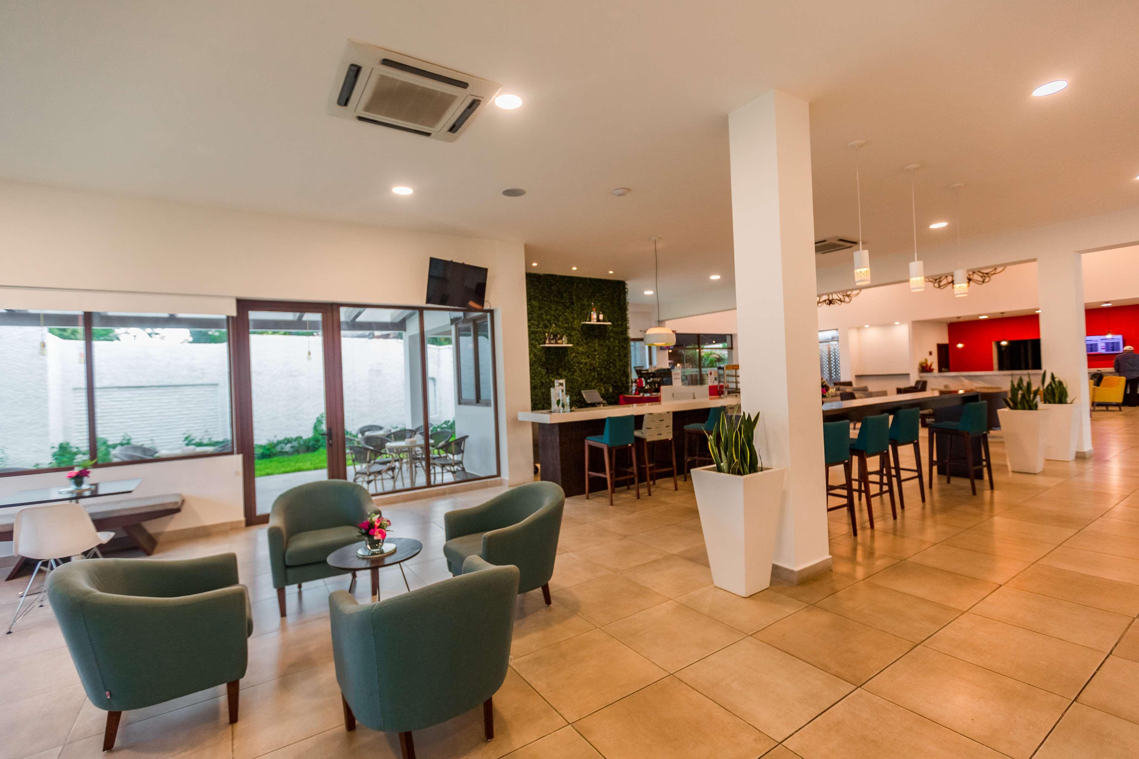 Western Mercedes Airport 4*
