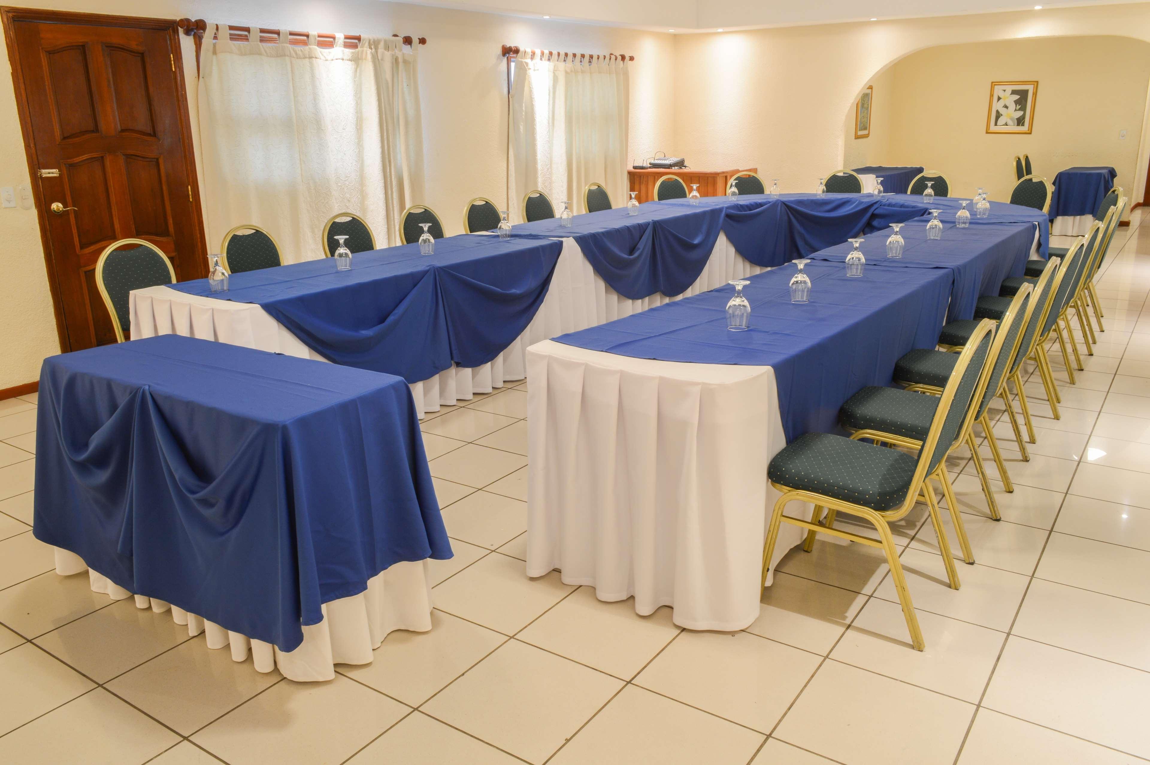 Hotel Western Mercedes Airport 4*