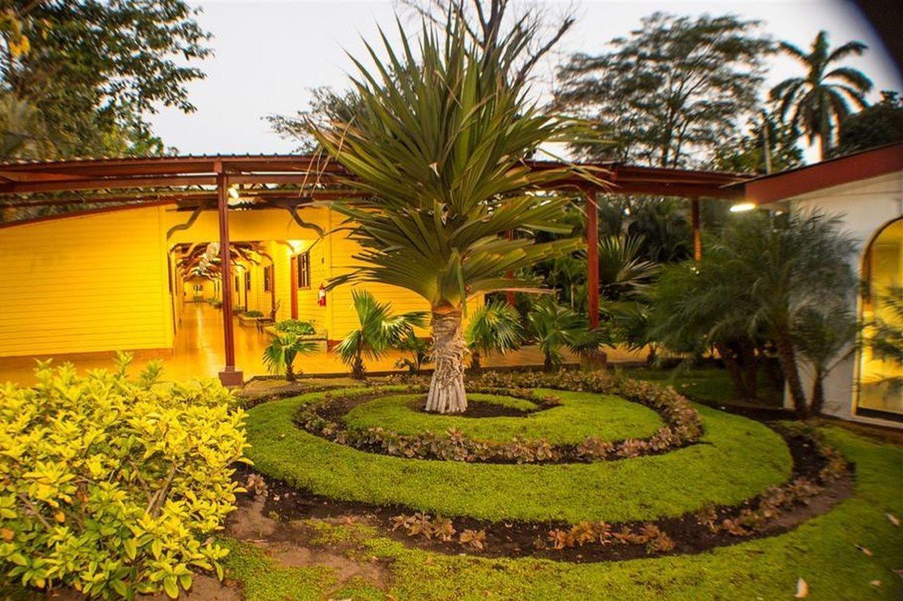 Western Mercedes Airport Hotel 4*