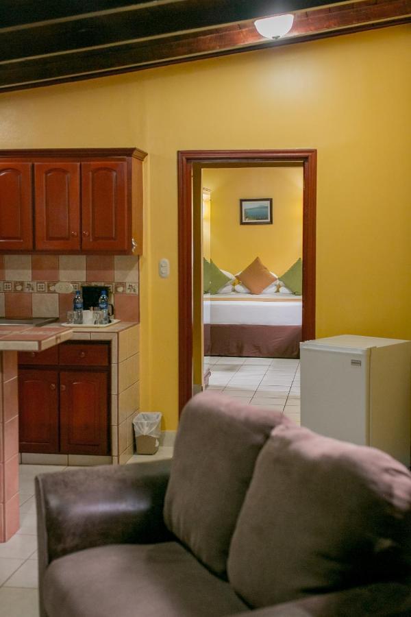 Hotel Western Mercedes Airport 4*